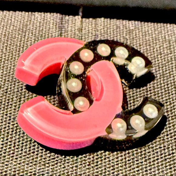 Authentic two tone color Chanel resin earrings. - Picture 3 of 13
